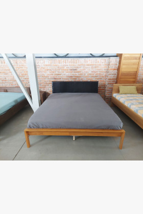 Doppelbett 160x200 cm Eichenholzrahmen Schwarz Kunstleder